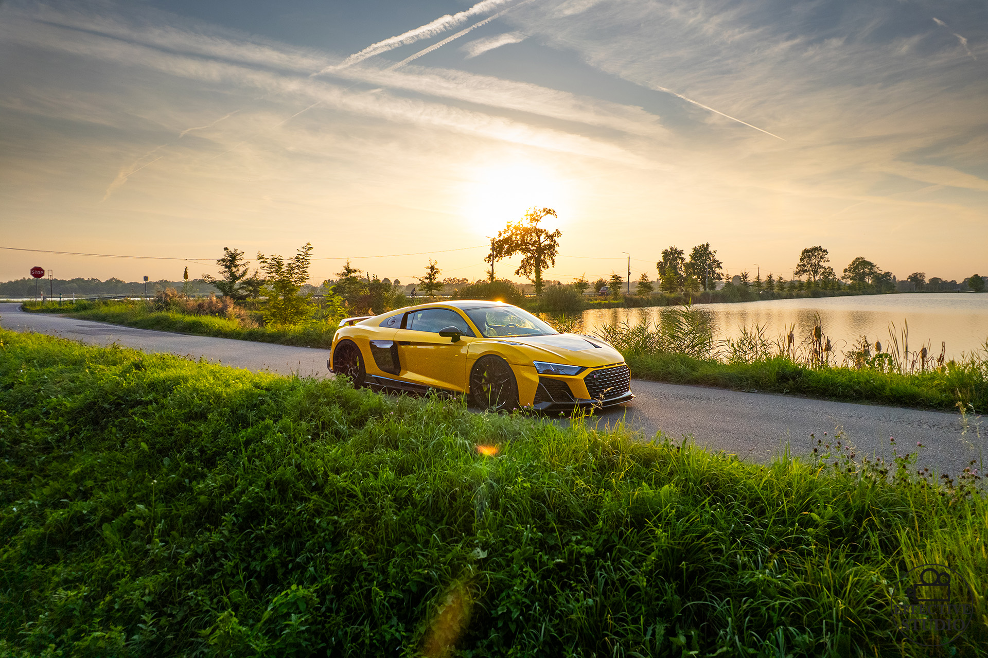 Audi R8 zachód słońca dron