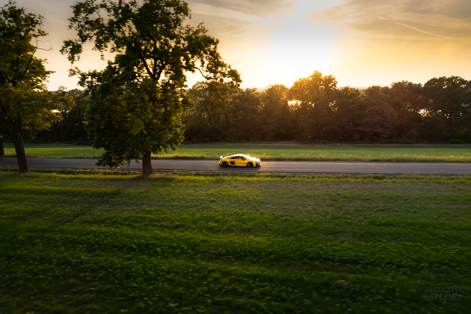 Audi R8 zachód słońca dron