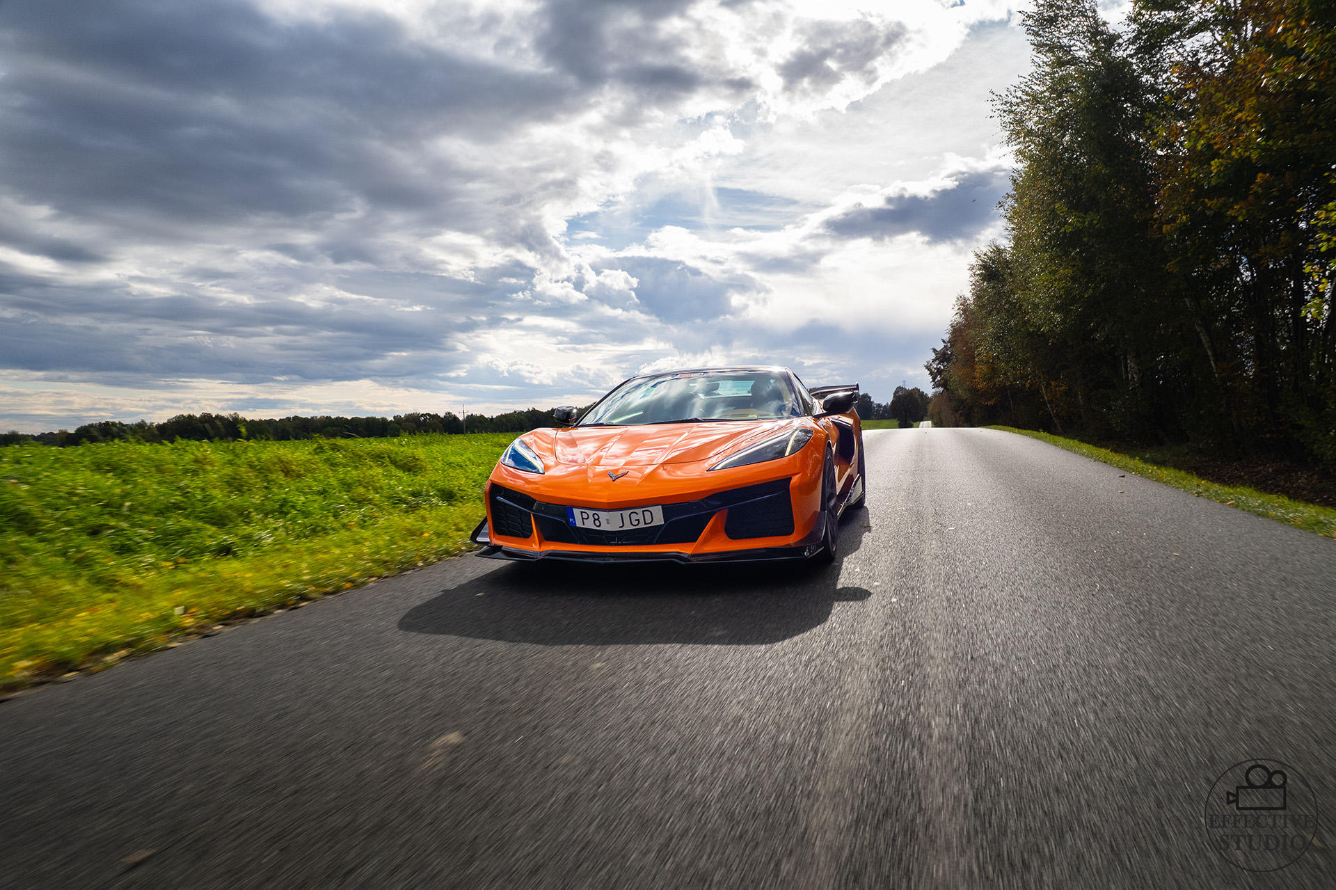 Corvette C8 supercar dron