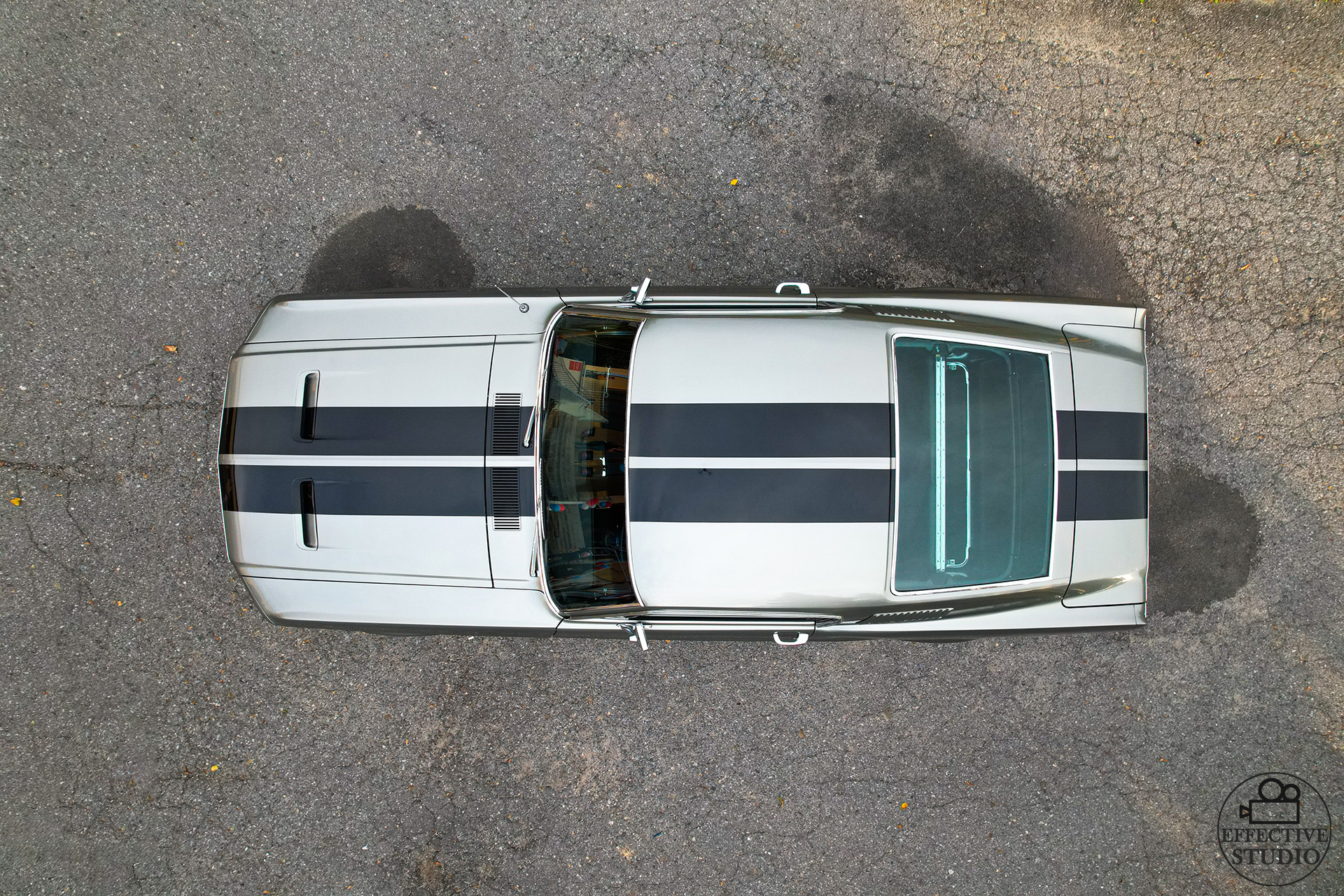 Ford Mustang postój dron