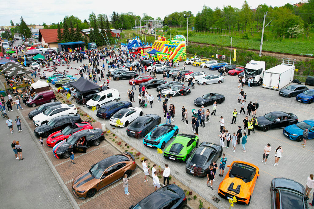 Sportowe samochody, TurboPomoc. zdjecia dronem
